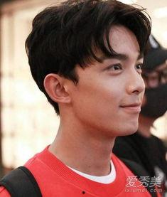 吴磊成人礼全部视频,青春蜕变，星光璀璨的蜕变之旅