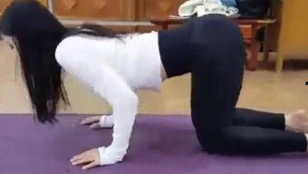 成人瑜伽练臀部视频