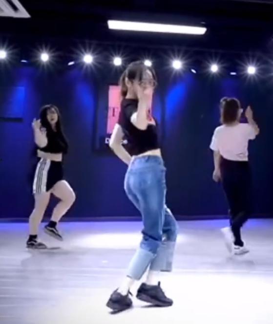 成人形体舞蹈灵儿视频,成人形体舞蹈灵儿视频魅力解析